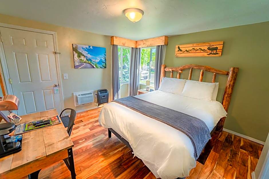 Evergreen Motel
