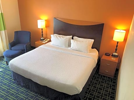 1 King Bed, Nonsmoking