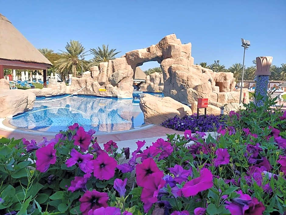 Photo 1 of 4 of Deluxe Spa 1 King Bed, Pool View