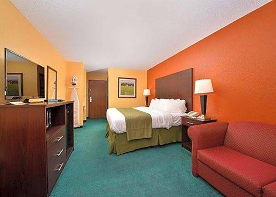 Quality Inn & Suites Grinnell near University