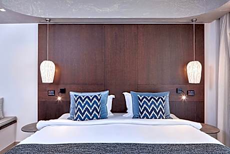 Family Suite Swim Up Inland View