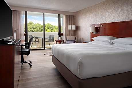 GUEST ROOM, DELUXE, KING BED, HIGH FLOOR