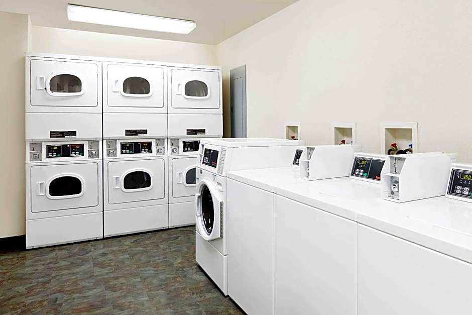 WoodSpring Suites Tyler Rose Garden