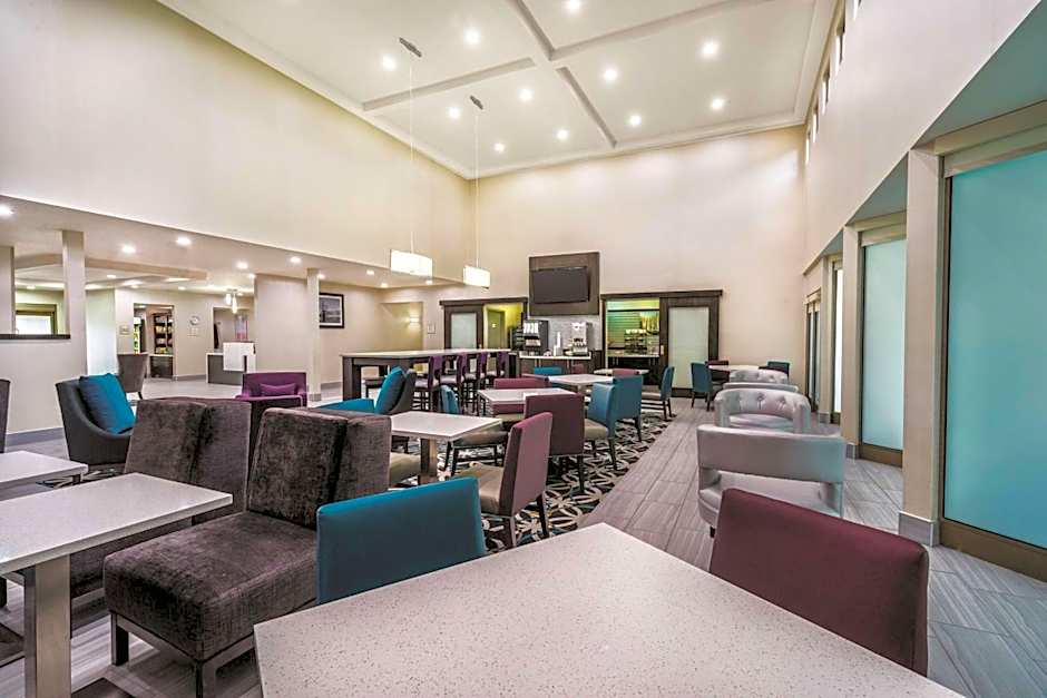 La Quinta Inn & Suites by Wyndham Loudon