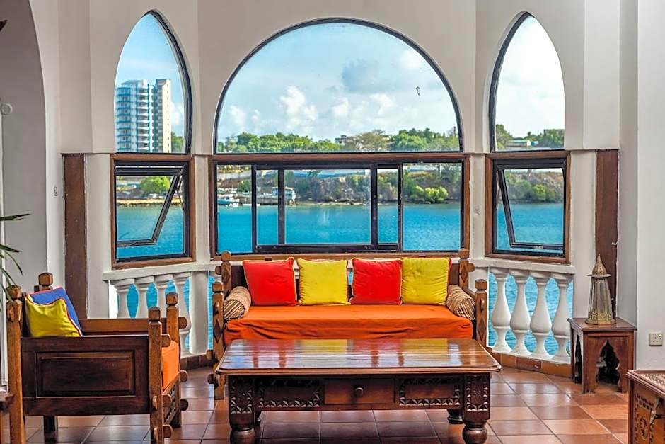 CityBlue Creekside Hotel & Suites