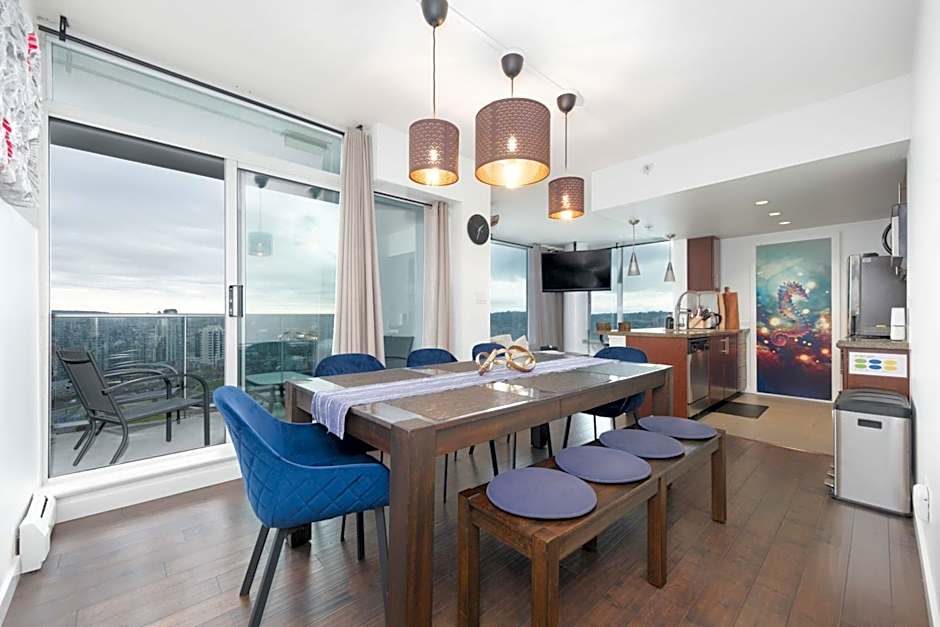 Sub-Penthouse Apartment with Jacuzzi Pool & Sauna
