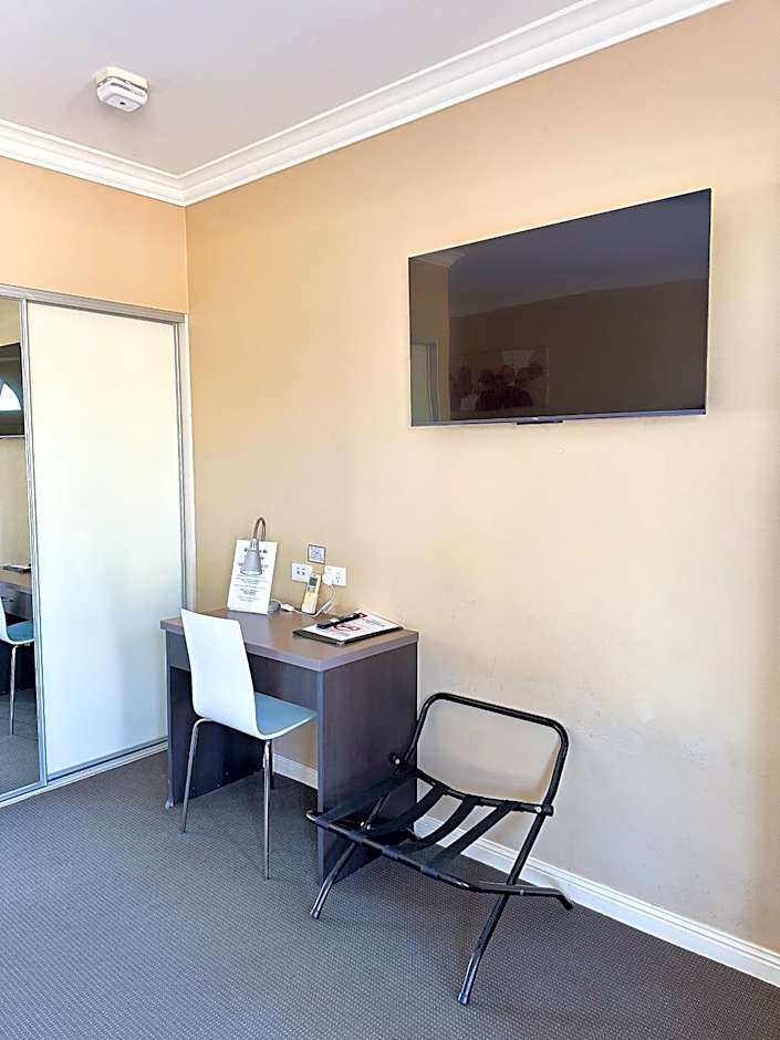 Sundowner Motel Hotel