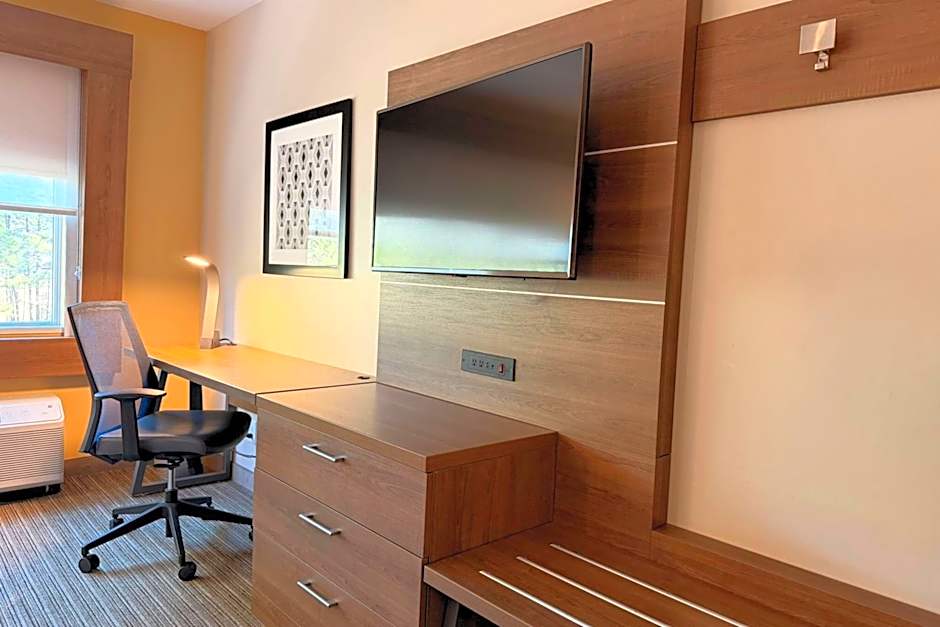 Holiday Inn Express & Suites Charlotte - Ballantyne by IHG