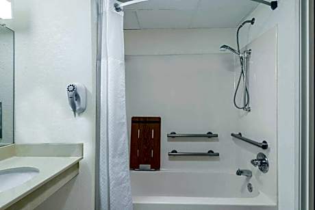 King Room - Disability Access/Non-Smoking