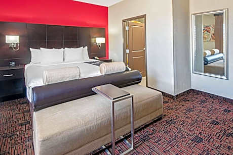 Family King Suite - Non-Smoking