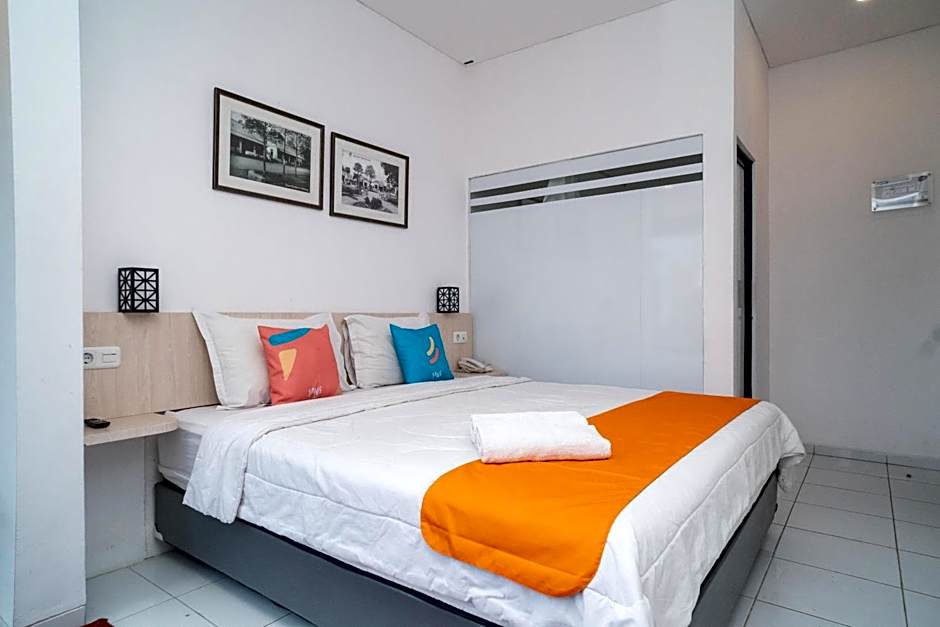 Sans Hotel FiFFa Premiere Malang