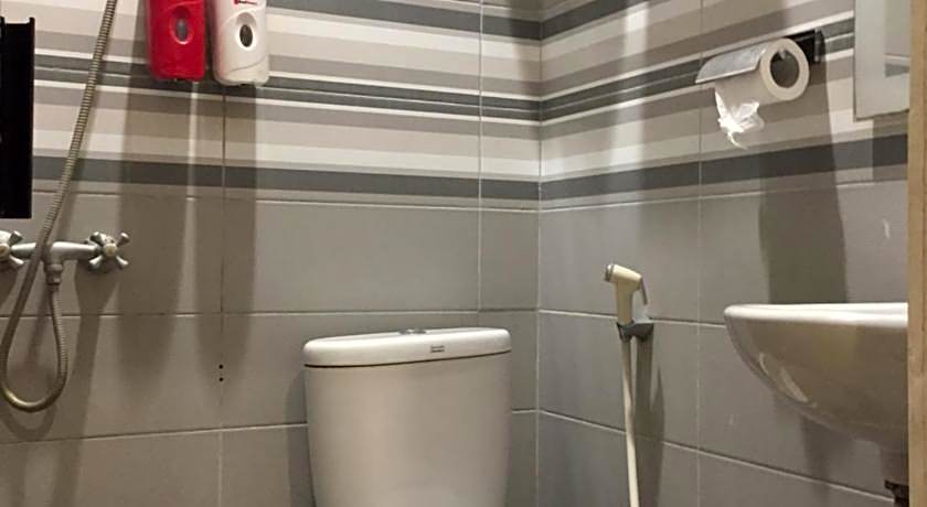 RedDoorz Plus @ Hotel Alden Makassar