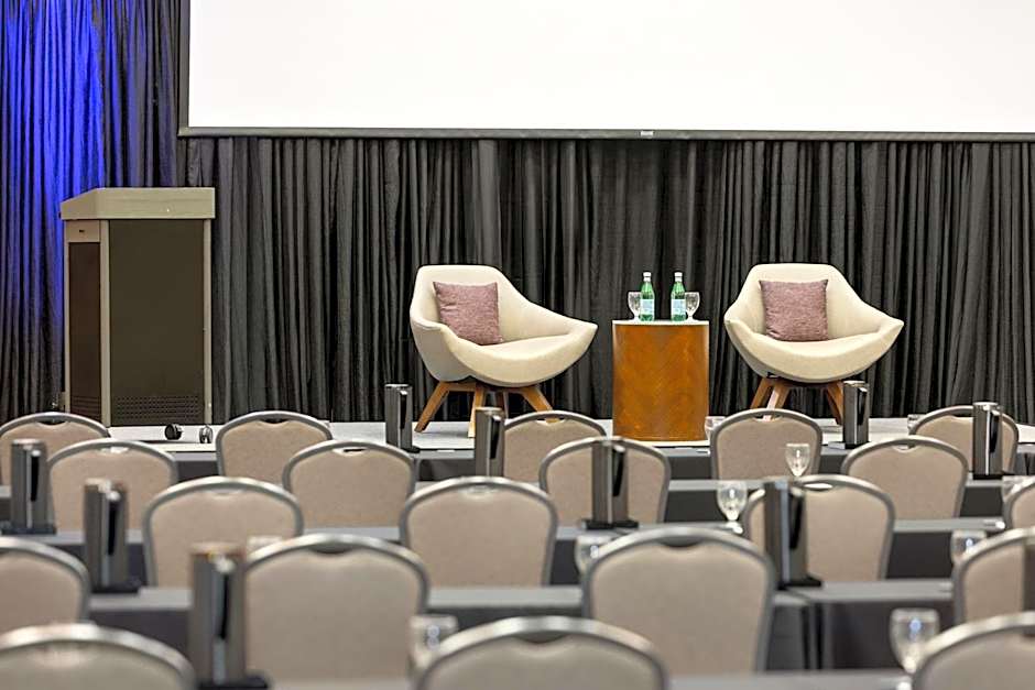 Courtyard by Marriott Omaha Bellevue at Beardmore Event Center