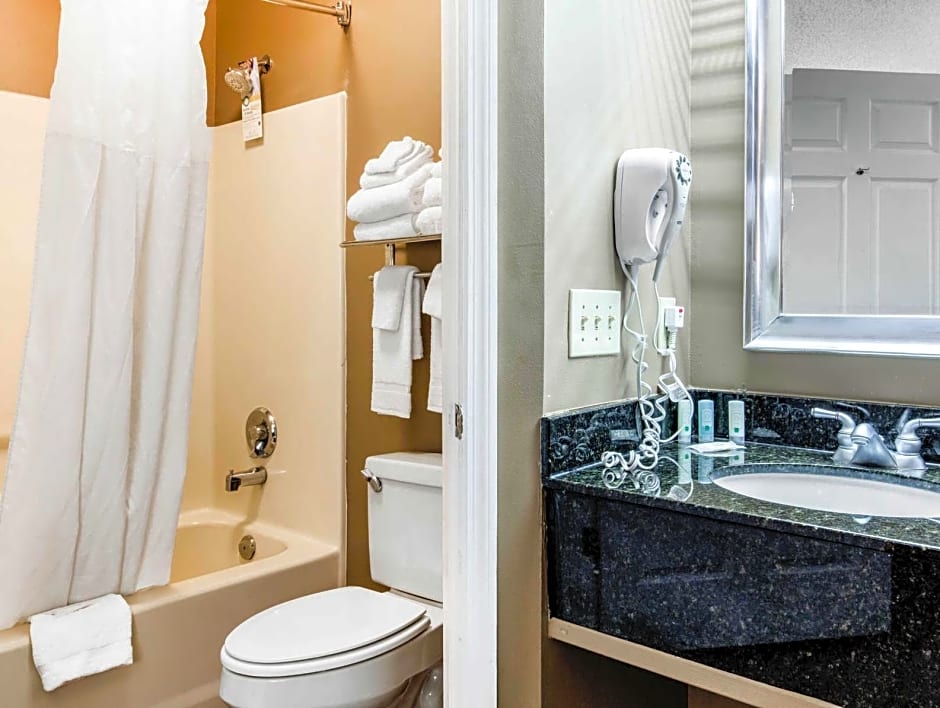 Quality Inn Bessemer I-20 exit 108