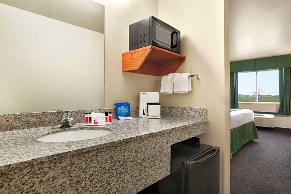 Baymont by Wyndham Fremont