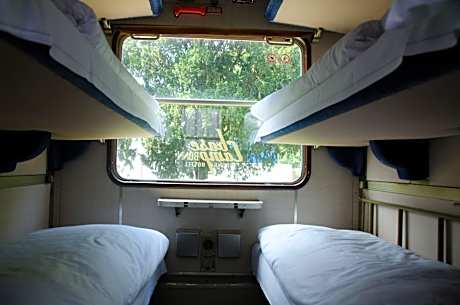 Sleeping Compartment (Outdoor)