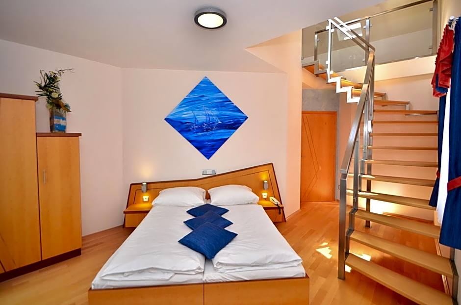 G.H. Knoll "Proellhofer" Cafe Bar Hills