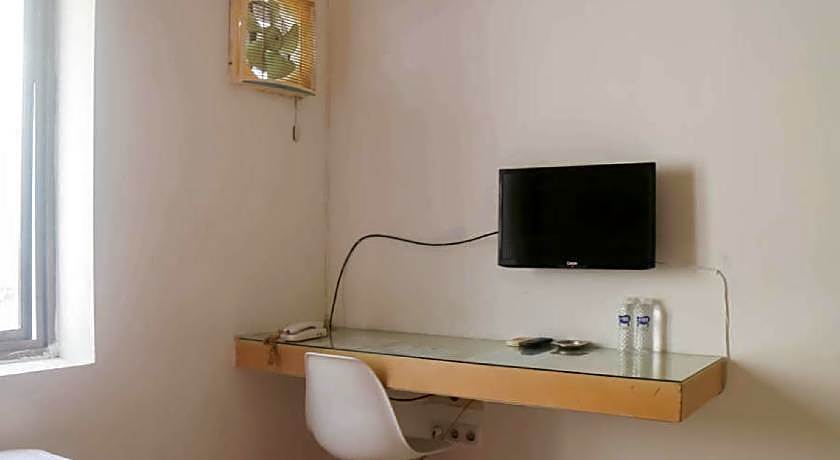 RedDoorz near Alun Alun Bandung 3