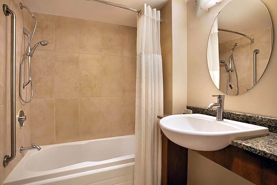 Embassy Suites by Hilton Montreal