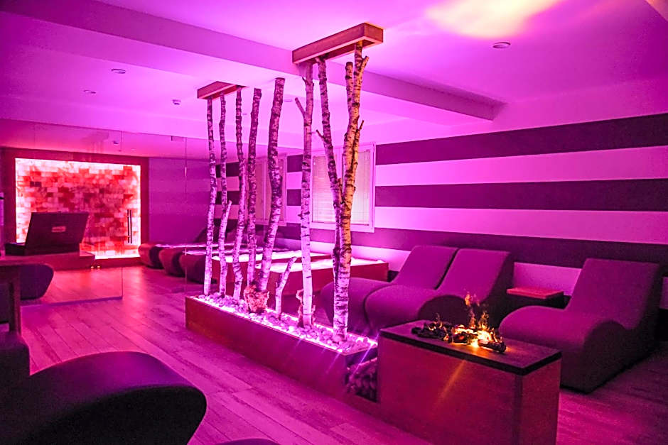 Bella Hotel & Restaurant with private dock for mooring boats