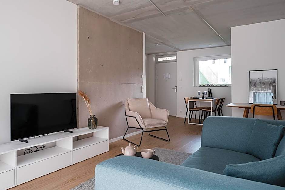 CLOUD N°7 STUDIOS