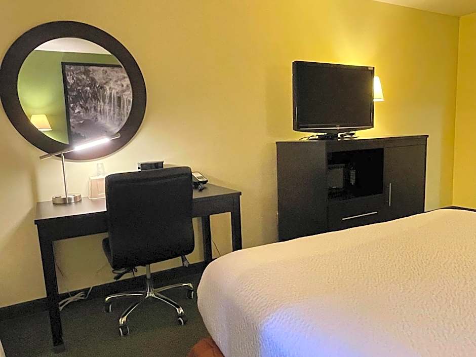 Super 8 by Wyndham Colby