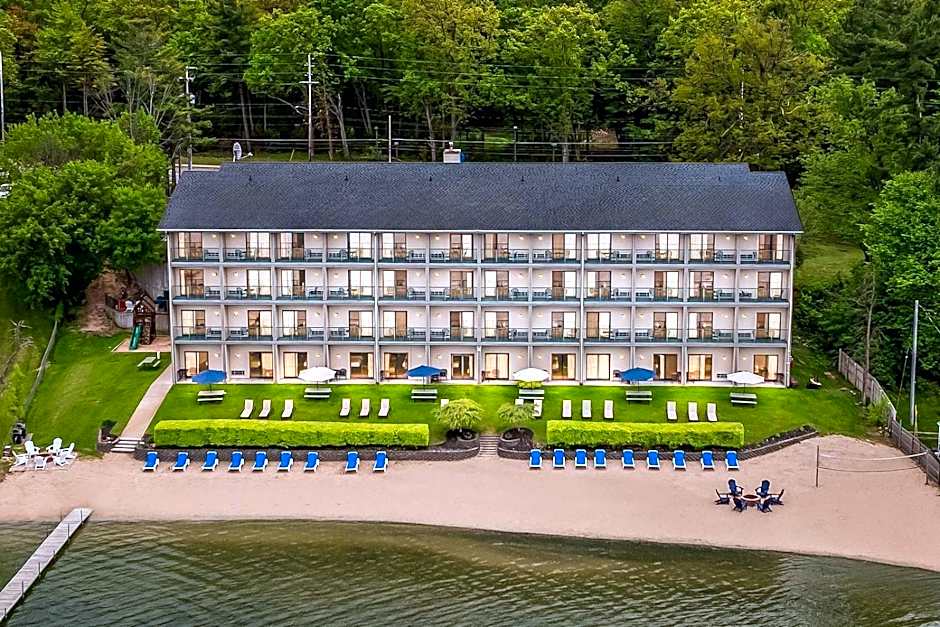 Beachfront Hotel Houghton Lake