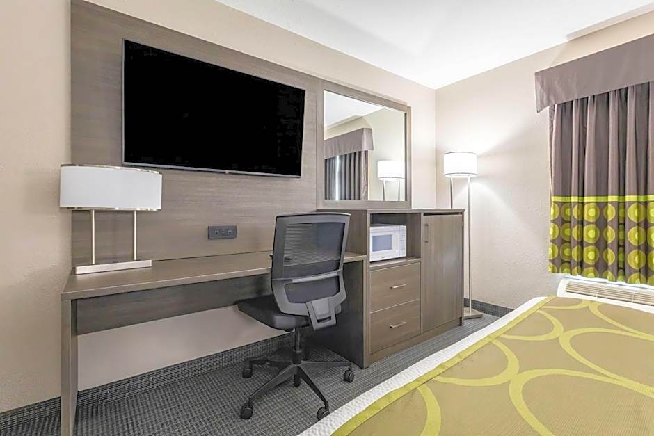 Super 8 by Wyndham Prince Albert