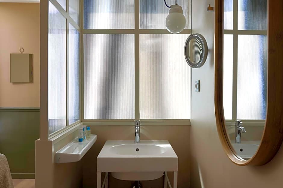 Le Petit Beaumarchais Hotel & Spa