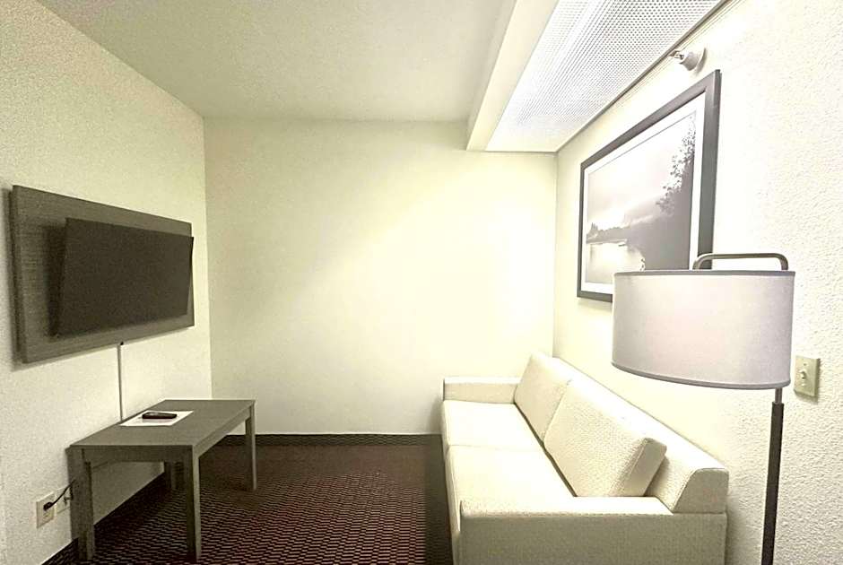Ramada by Wyndham Columbia