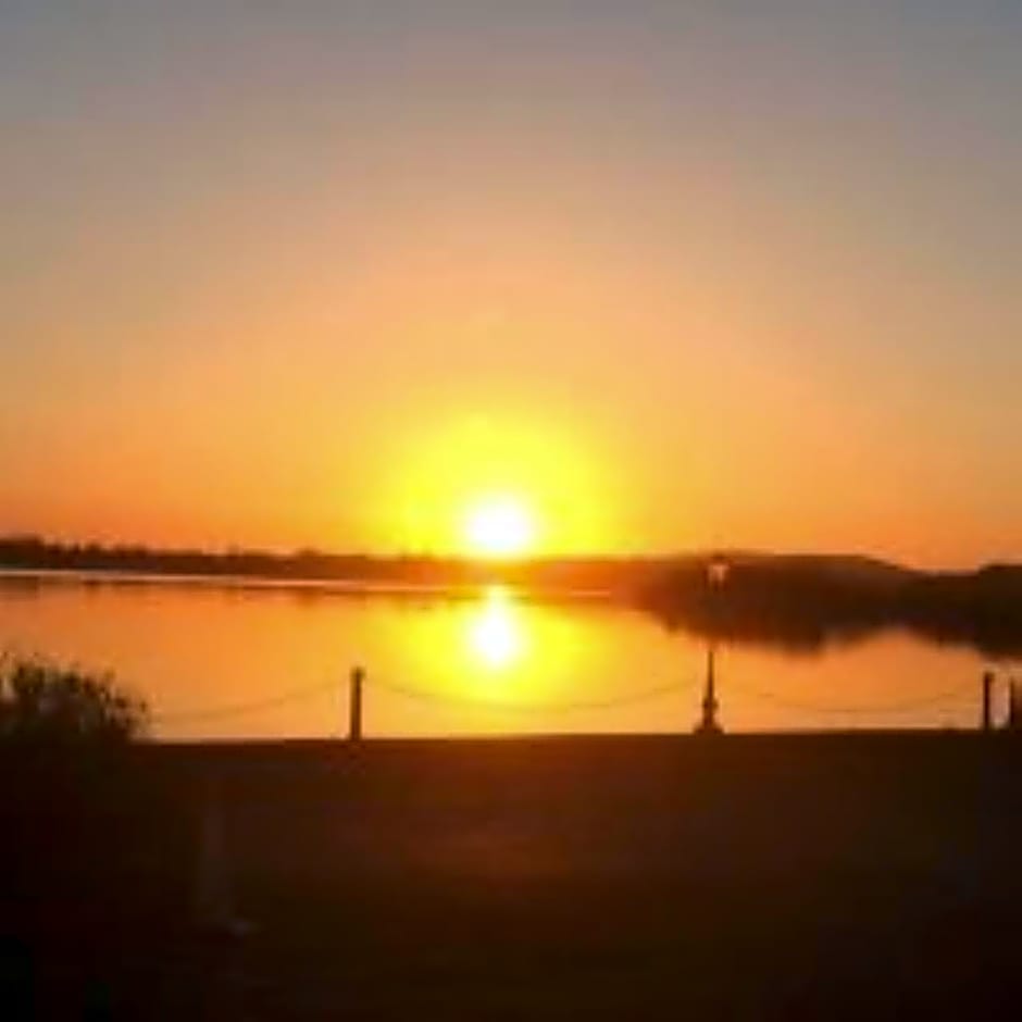 Lakeside Manor Hotel