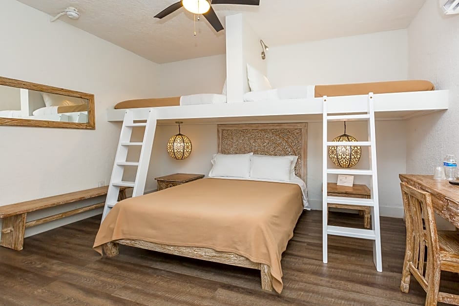 Treehouse Studio Hotel