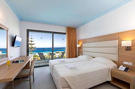 Superior Twin Room with Sea View