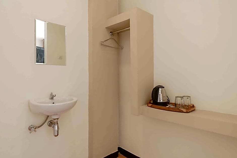 RedDoorz Plus near Millenium ICT Centre Medan 2