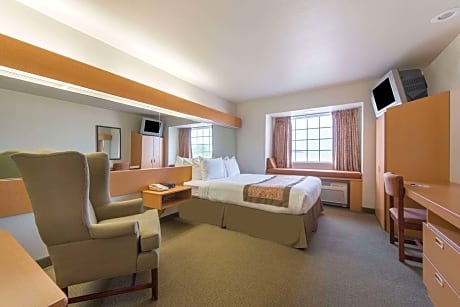 1 Queen Bed, Suite, Non-Smoking