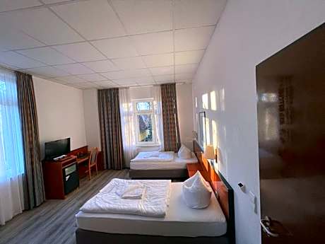 Single Bed in Mixed Dormitory Room