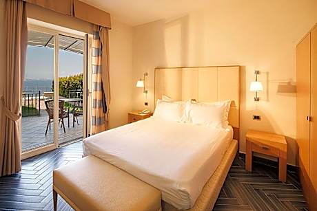 Deluxe Double Room with Sea View and Terrace