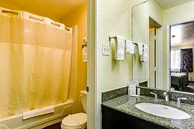 Deluxe King Suite - Non-Smoking