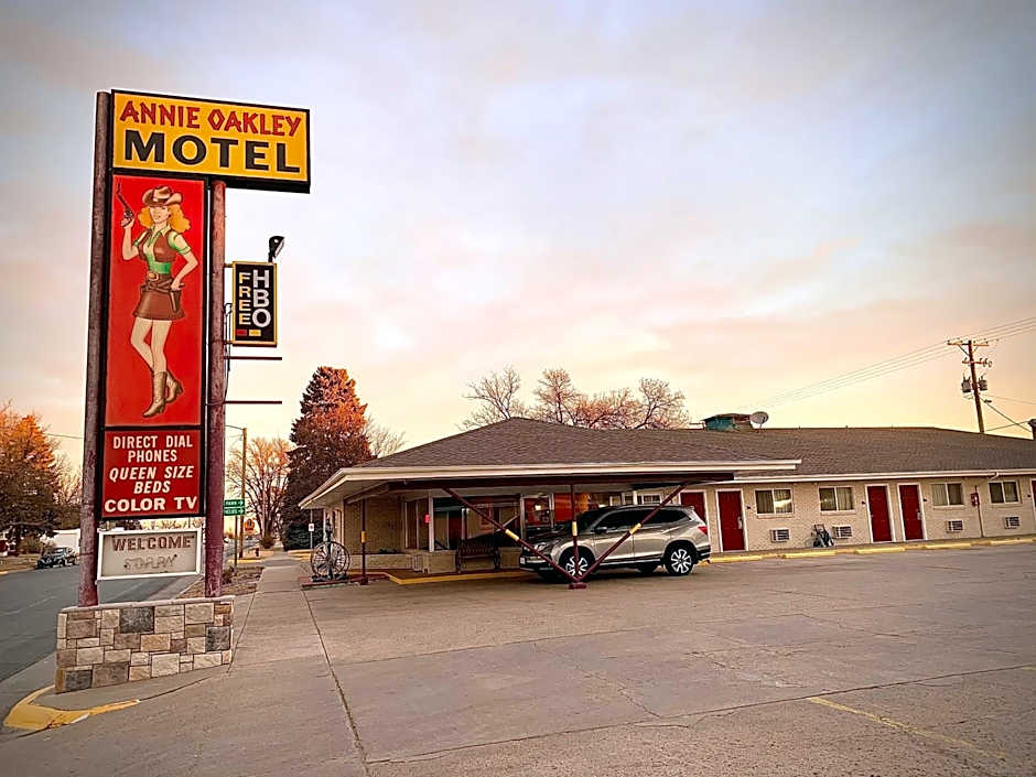 Annie Oakley Motel Oakley