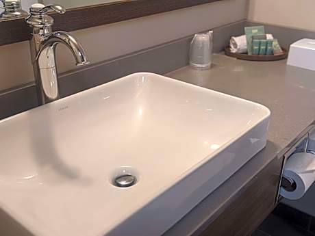 King Room with Sofabed - Non-Smoking