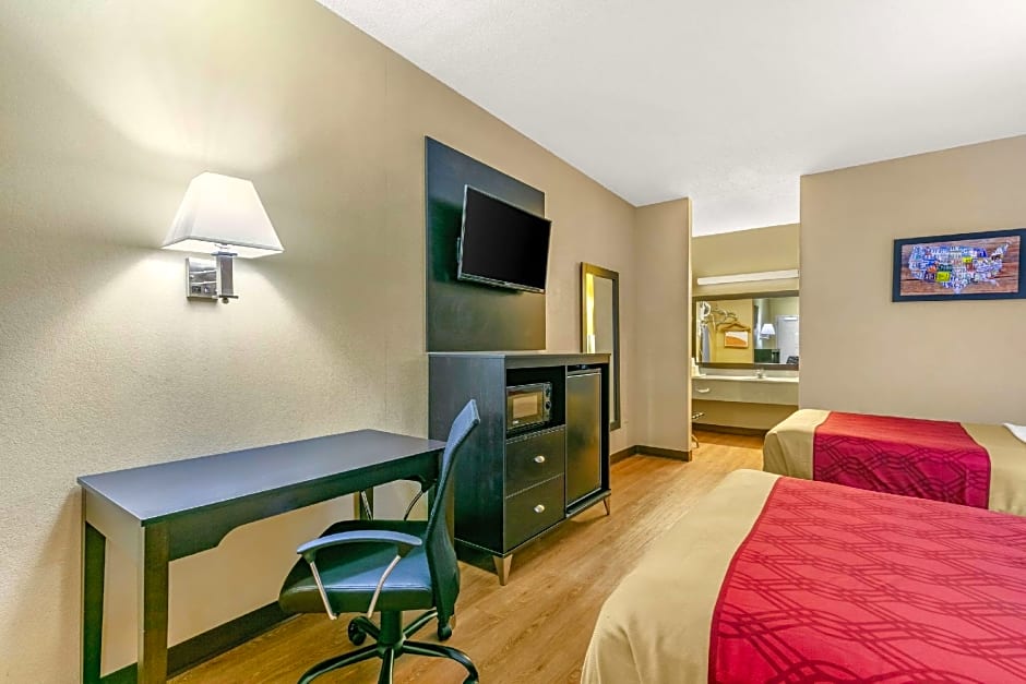 Econo Lodge Inn & Suites Northport