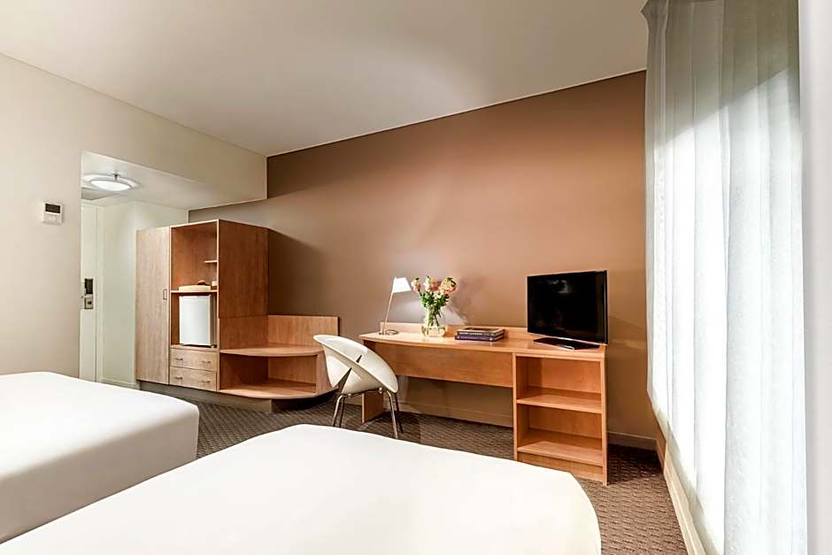 ibis Melbourne Hotel and Apartments