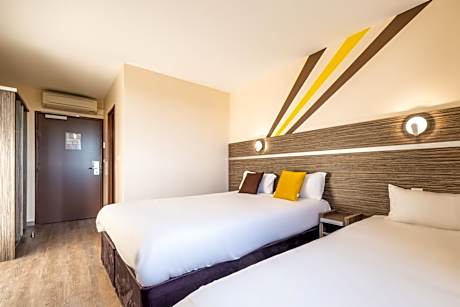 Standard Double Room with One Double and One Single Bed