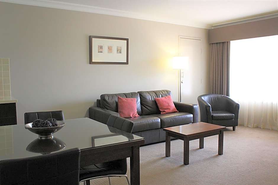 Carlyle Suites & Apartments