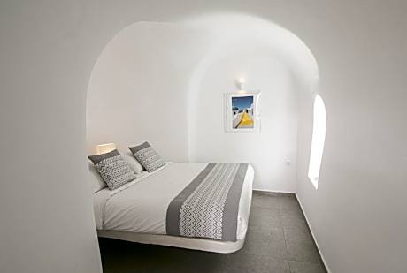 Cave Suite With Caldera & Sea View