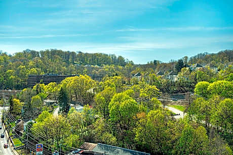 Town View or River View, Concierge lounge access, Guest room, 2 Double