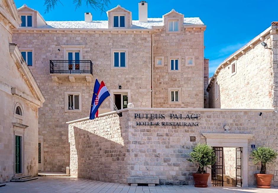 Puteus Palace Heritage Hotel