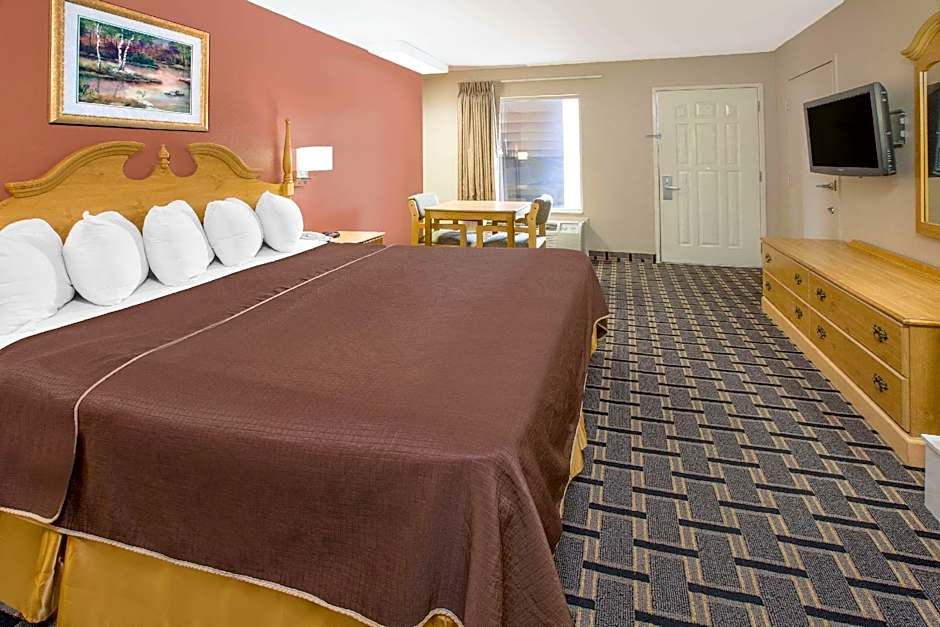 Photo 1 of 1 of 1 King Bed, Accessible, Nonsmoking