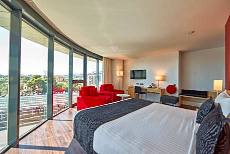 Deluxe King Room with City View