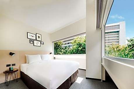 Corner Queen Room - Hall-End